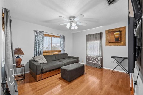 Купить коммерческую недвижимость в Мадейра - Бич, Флорида 250.84м2, № 1038996 - фото 18