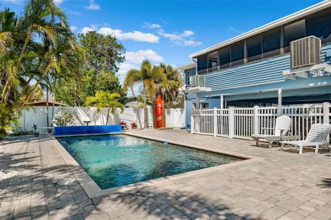 Купить коммерческую недвижимость в Мадейра - Бич, Флорида 250.84м2, № 1038996 - фото 24
