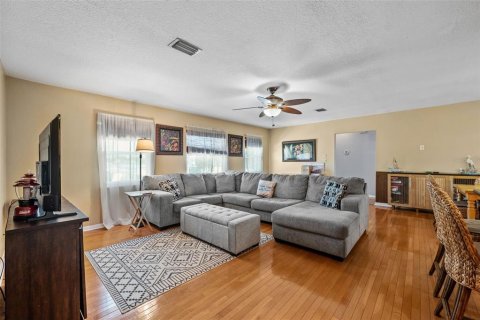 Купить коммерческую недвижимость в Мадейра - Бич, Флорида 250.84м2, № 1038996 - фото 9