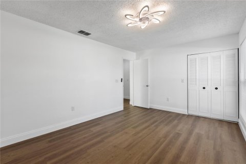 Condo in Tampa, Florida, 2 bedrooms  № 1425555 - photo 29