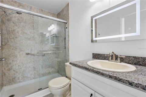 Condo in Tampa, Florida, 2 bedrooms  № 1425555 - photo 24