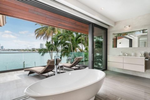 Villa ou maison à vendre à Miami Beach, Floride: 8 chambres, 539.2 m2 № 1050851 - photo 15