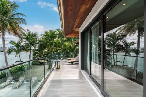 Casa en venta en Miami Beach, Florida, 8 dormitorios, 539.2 m2 № 1050851 - foto 18