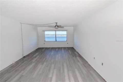 Condo in Saint Petersburg, Florida, 2 rooms  № 1411564 - photo 3