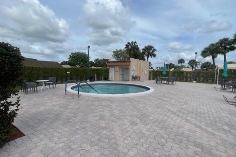 Villa ou maison à vendre à West Palm Beach, Floride: 2 chambres, 102.01 m2 № 1040570 - photo 3