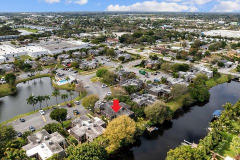 Townhouse in Lake Worth, Florida 2 bedrooms, 123.37 sq.m. № 1036068 - photo 1