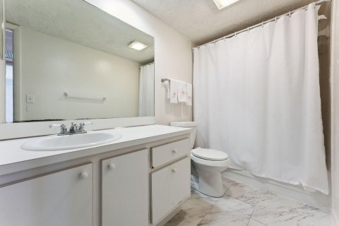 Townhouse in Lake Worth, Florida 2 bedrooms, 123.37 sq.m. № 1036068 - photo 12