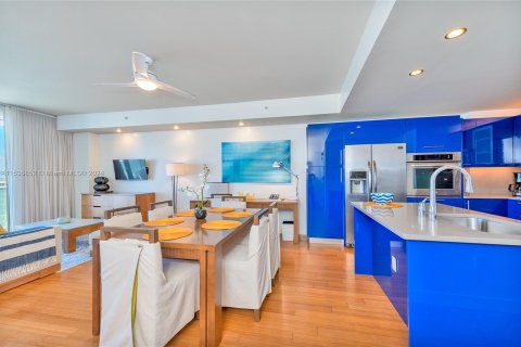 Condo in Fort Lauderdale, Florida, 1 bedroom  № 1017463 - photo 1