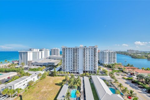 Condo in Fort Lauderdale, Florida, 1 bedroom  № 1017463 - photo 14