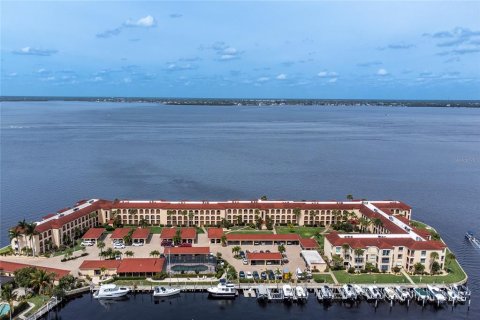 Copropriété à vendre à Punta Gorda, Floride: 2 chambres, 146.88 m2 № 1055156 - photo 1