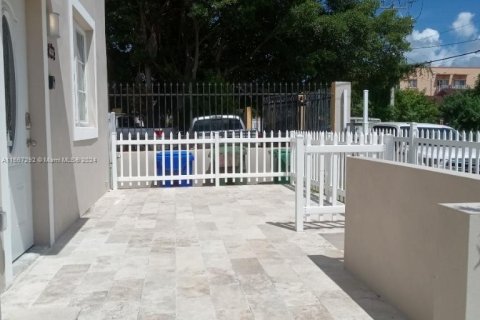 Immobilier commercial à vendre à Miami, Floride: 105.91 m2 № 1381896 - photo 5