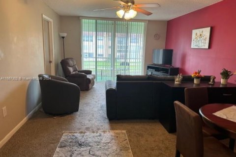 Condo in Sunrise, Florida, 2 bedrooms  № 1381900 - photo 10