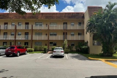 Copropriété à vendre à Sunrise, Floride: 2 chambres, 78.97 m2 № 1381900 - photo 1