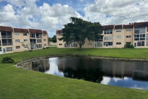 Condo in Sunrise, Florida, 2 bedrooms  № 1381900 - photo 4