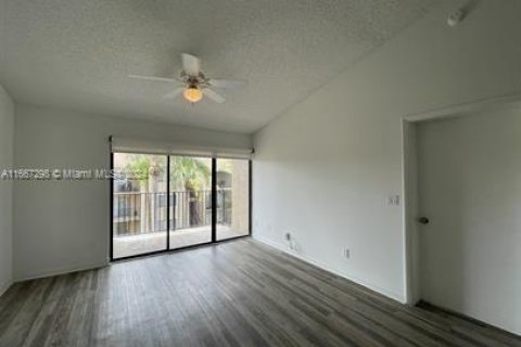 Condo in Coral Springs, Florida, 2 bedrooms  № 1381898 - photo 9