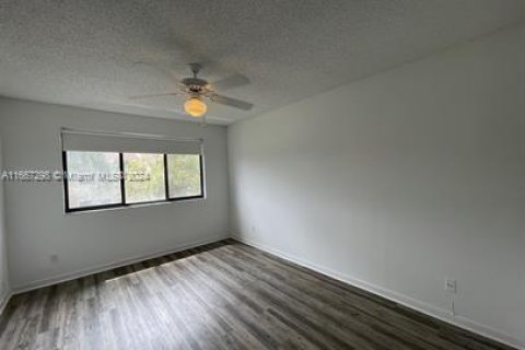 Condo in Coral Springs, Florida, 2 bedrooms  № 1381898 - photo 15