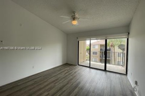 Condo in Coral Springs, Florida, 2 bedrooms  № 1381898 - photo 8