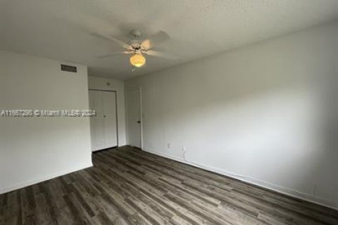 Condo in Coral Springs, Florida, 2 bedrooms  № 1381898 - photo 13