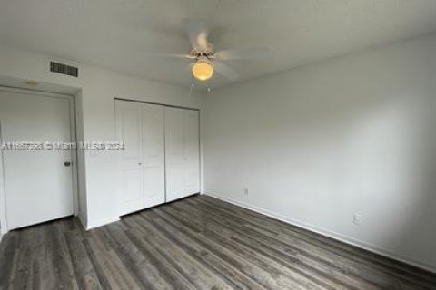 Condo in Coral Springs, Florida, 2 bedrooms  № 1381898 - photo 12