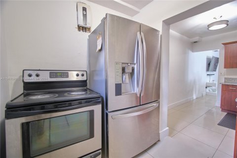 Casa en venta en Miami Gardens, Florida, 4 dormitorios, 146.79 m2 № 1170477 - foto 11