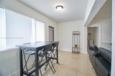 Casa en venta en Miami Gardens, Florida, 4 dormitorios, 146.79 m2 № 1170477 - foto 7