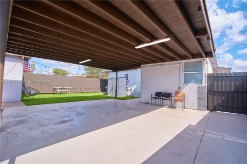 Casa en venta en Miami Gardens, Florida, 4 dormitorios, 146.79 m2 № 1170477 - foto 20