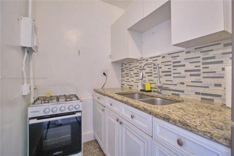 Casa en venta en Miami Gardens, Florida, 4 dormitorios, 146.79 m2 № 1170477 - foto 19