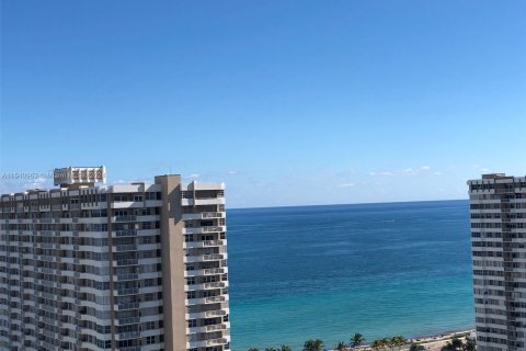 Copropriété à vendre à Hallandale Beach, Floride: 2 chambres, 123.56 m2 № 1047265 - photo 2