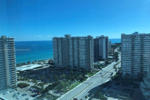 Copropriété à vendre à Hallandale Beach, Floride: 2 chambres, 123.56 m2 № 1047265 - photo 10