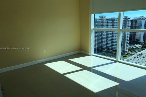 Copropriété à vendre à Hallandale Beach, Floride: 2 chambres, 123.56 m2 № 1047265 - photo 7