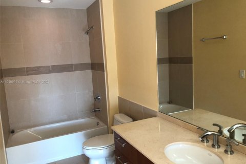 Condo in Hallandale Beach, Florida, 2 bedrooms  № 1047265 - photo 13