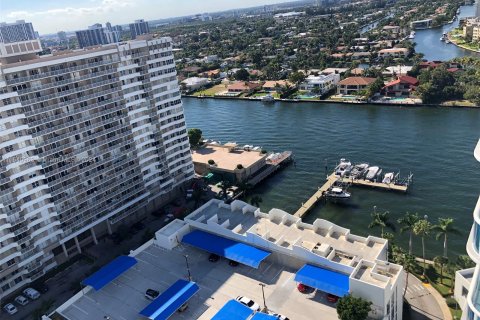 Condominio en venta en Hallandale Beach, Florida, 2 dormitorios, 123.56 m2 № 1047265 - foto 19