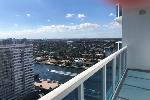 Condominio en venta en Hallandale Beach, Florida, 2 dormitorios, 123.56 m2 № 1047265 - foto 17