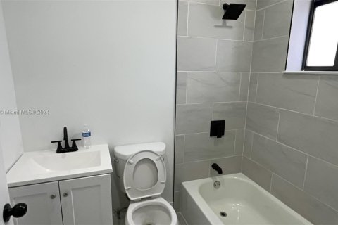 House in Miami, Florida 2 bedrooms, 79.15 sq.m. № 1356716 - photo 6