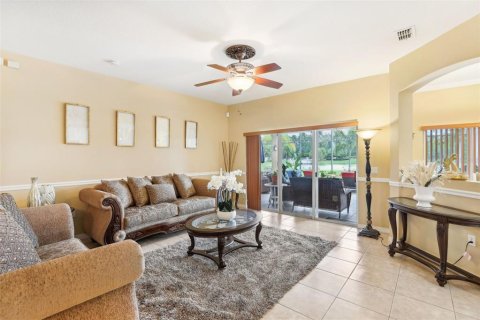 Villa ou maison à vendre à Kissimmee, Floride: 4 chambres, 217.48 m2 № 1284628 - photo 2