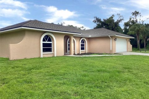 House in North Port, Florida 3 bedrooms, 161.93 sq.m. № 1340059 - photo 2