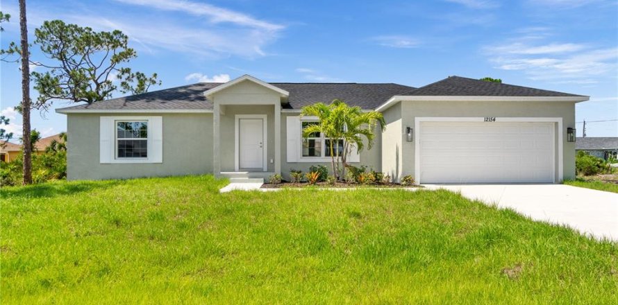 House in Port Charlotte, Florida 3 bedrooms, 149.85 sq.m. № 1247488