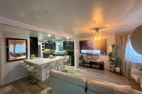 Villa ou maison à vendre à North Miami Beach, Floride: 3 chambres, 117.43 m2 № 1042925 - photo 3