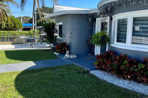 House in North Miami Beach, Florida 3 bedrooms, 117.43 sq.m. № 1042925 - photo 2