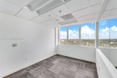 Commercial property in Fort Lauderdale, Florida № 1042887 - photo 11