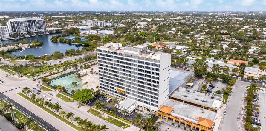 Commercial property in Fort Lauderdale, Florida № 1042887