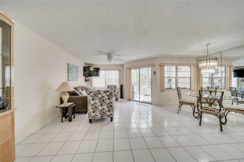 Condominio en venta en Pembroke Pines, Florida, 1 dormitorio, 97.18 m2 № 1075675 - foto 18