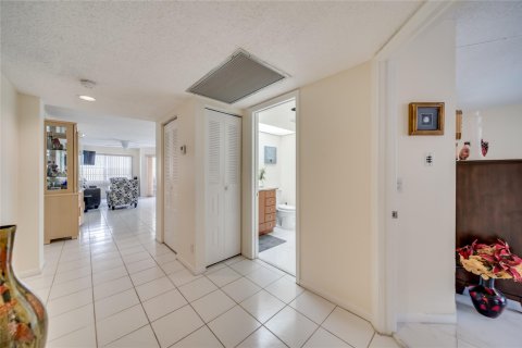 Copropriété à vendre à Pembroke Pines, Floride: 1 chambre, 97.18 m2 № 1075675 - photo 27