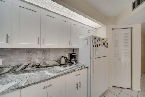 Copropriété à vendre à Pembroke Pines, Floride: 1 chambre, 97.18 m2 № 1075675 - photo 23