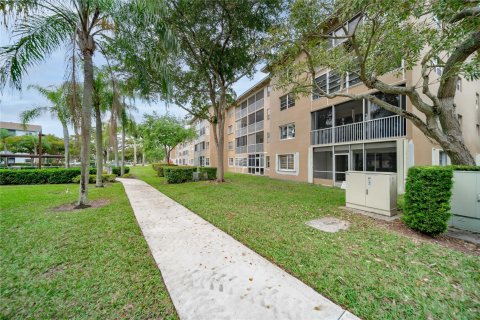 Condo in Pembroke Pines, Florida, 1 bedroom  № 1075675 - photo 2