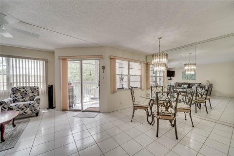 Copropriété à vendre à Pembroke Pines, Floride: 1 chambre, 97.18 m2 № 1075675 - photo 16