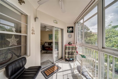 Copropriété à vendre à Pembroke Pines, Floride: 1 chambre, 97.18 m2 № 1075675 - photo 4