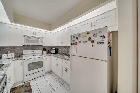 Copropriété à vendre à Pembroke Pines, Floride: 1 chambre, 97.18 m2 № 1075675 - photo 25