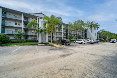 Condo in Pembroke Pines, Florida, 1 bedroom  № 1075675 - photo 3