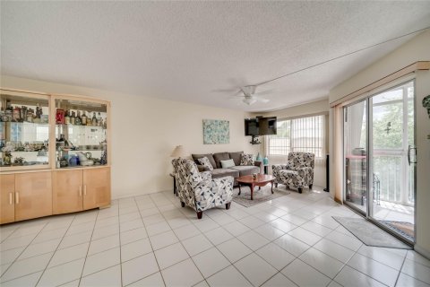 Condominio en venta en Pembroke Pines, Florida, 1 dormitorio, 97.18 m2 № 1075675 - foto 17